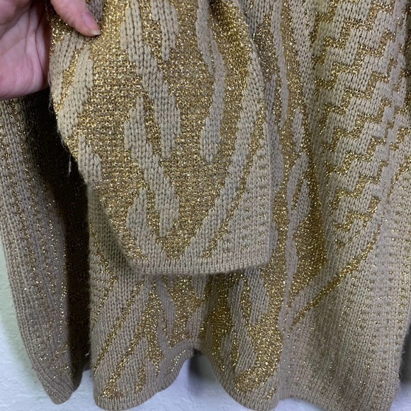 WYE OAKS Vintage Gold Metallic Geometric Pullover Sweater - Picture 5 of 8